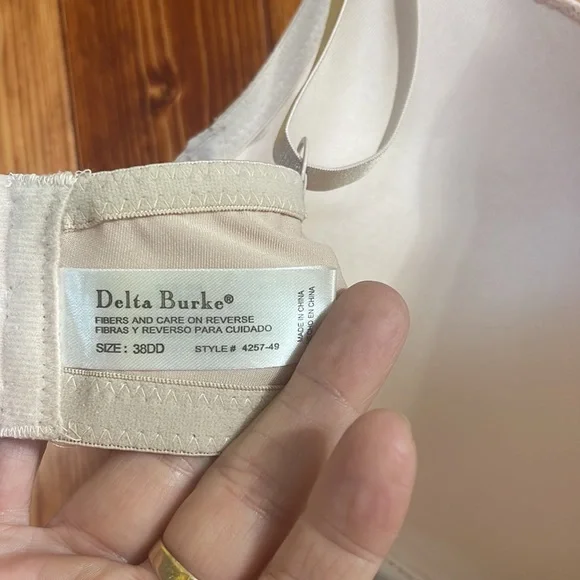 Womens Delta Burke underwire bra - Picture 3 of 4
